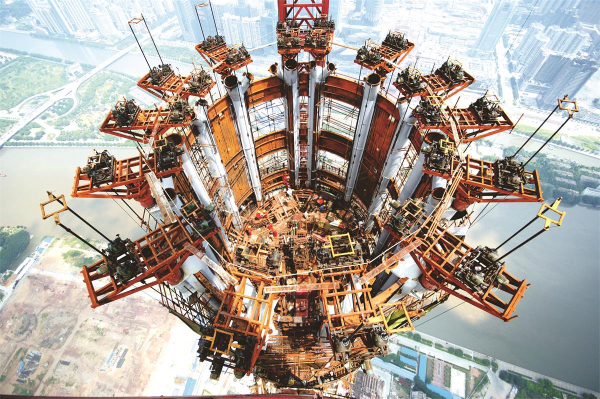 广州塔提升装置